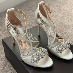 BADGLEY MISCHKA VANESSA SIZE 7 WHITE SATIN